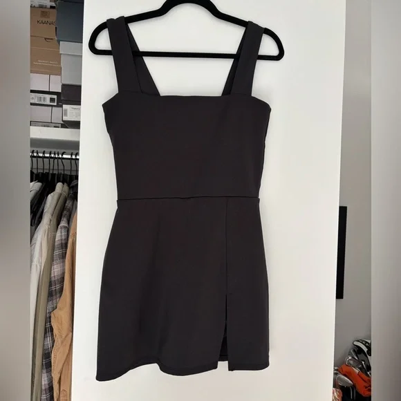 NWOT reformation daria ecomove active dress in black - Picture 3 of 6